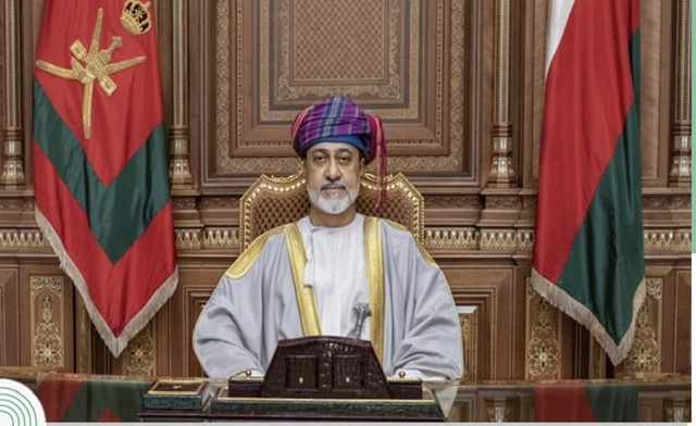 رئيس البرلمان العربي يهنئ السُّلطان هيثم بمناسبة الذكرى الرابعة لتولّيه مقاليد الحكم