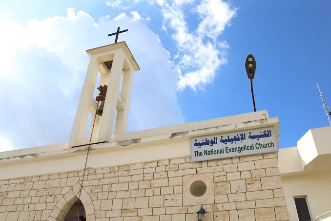 رئيس الإنجيلية بمصر يدين القصف الإسرائيلي لكنيسة علما الشعب بجنوب لبنان 