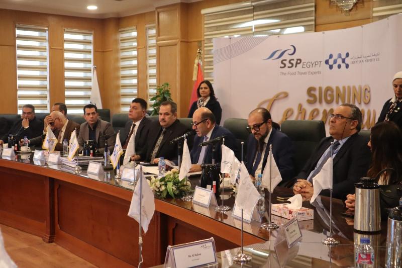 المصرية للمطارات توقع عقد مطاعم و كافيتريات مبنى الركاب 1 بمطار الغردقة مع شركة SSP العالمية
