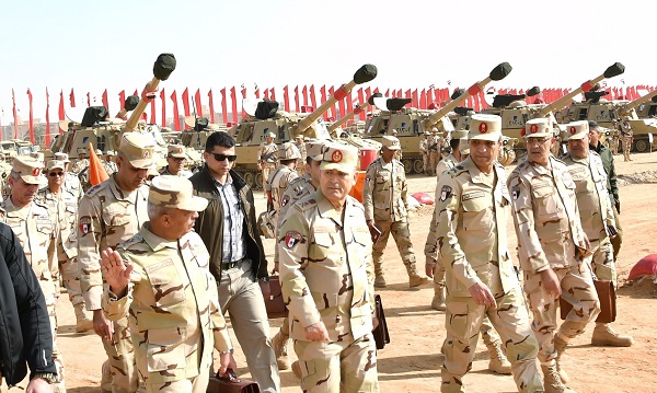 رئيس الأركان يشهد إجراءات تفتيش الحرب لإحدى وحدات المدفعية بالمنطقة المركزية العسكرية