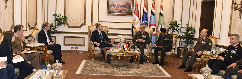 وزير الدفاع يبحث مع نظيره البريطاني سبل تعزيز التعاون الثنائي وتطورات الأوضاع في الشرق الأوسط