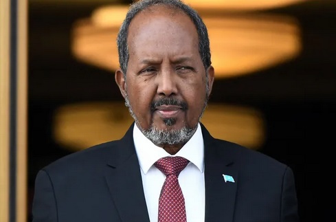 الرئيس الصومالي يصل القاهرة لبحث آخر التطورات في بلاده و البحر الأحمر