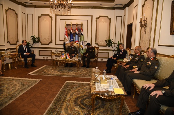 وزير الدفاع يلتقى منسق الشرق الأوسط وشمال أفريقيا لمجلس الأمن القومي الأمريكي لبحث تطورات الأوضاع بالمنطقة 
