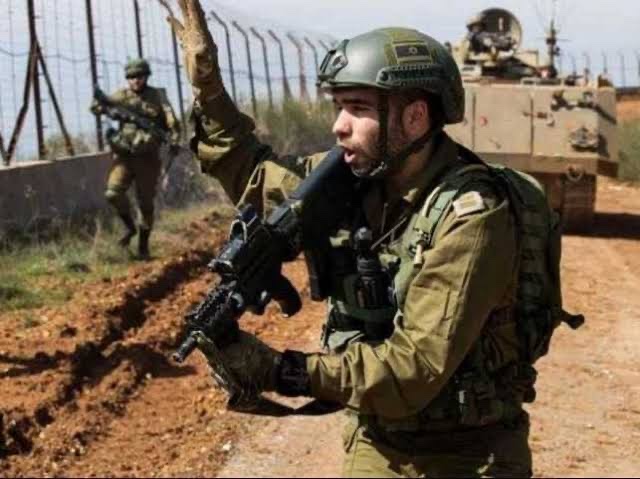 الإجرام الصهيوني .. جيش الاحتلال يدهس جثمان شاب بعد استشهاده بالضفة الغربية