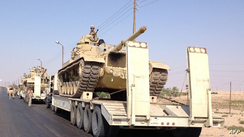 مصر ترسل عشرات الدبابات والمدرعات إلي الحدود مع غزة