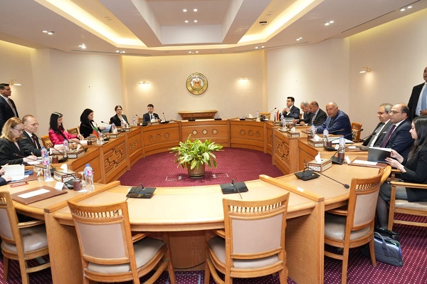 وزير الخارجية ونظيرته البلغارية يترأسان جلسة مباحثات واسعة بين وفدي البلدين