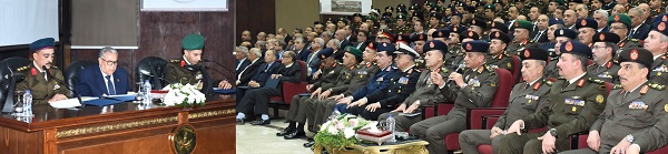 وزير الدفاع يشهد مناقشة البحث الرئيسي لكلية القادة والأركان الذي يتناول الاستعداد القتالي للقوات المسلحة
