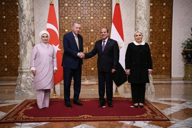 بالصور.. مراسم استقبال الرئيس السيسي لنظيره التركي بقصر الاتحادية