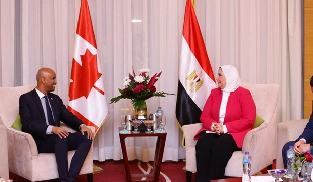 وزيرة التضامن تستقبل وزير التنمية الدولية الكندي وتستعرض الدور المصري في حرب غزة