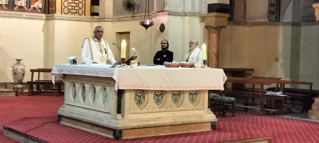 النائب البطريركي العام للروم الملكيين الكاثوليك يشارك في احتفال عيد النور لجماعات إيمان ونور بالقاهرة
