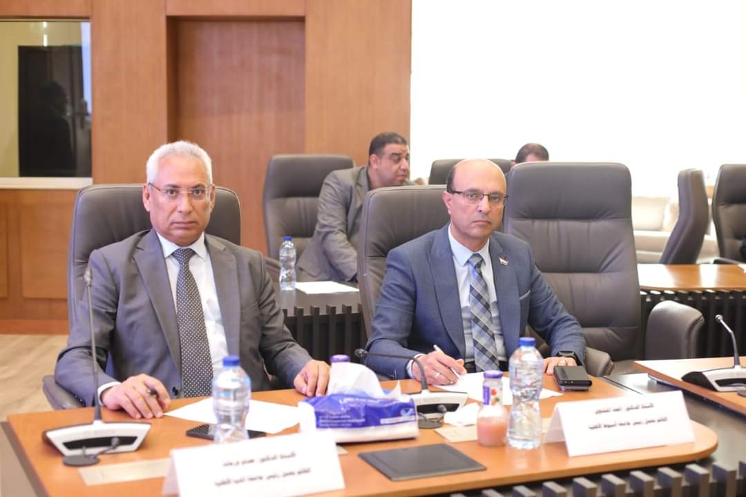رئيس جامعة المنيا يشهد  اجتماع مجلس الجامعات الأهلية برئاسة وزير التعليم العالي
