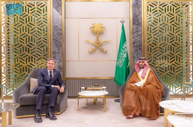 ولي العهد السعودي يجتمع مع وزير الخارجية الأمريكي