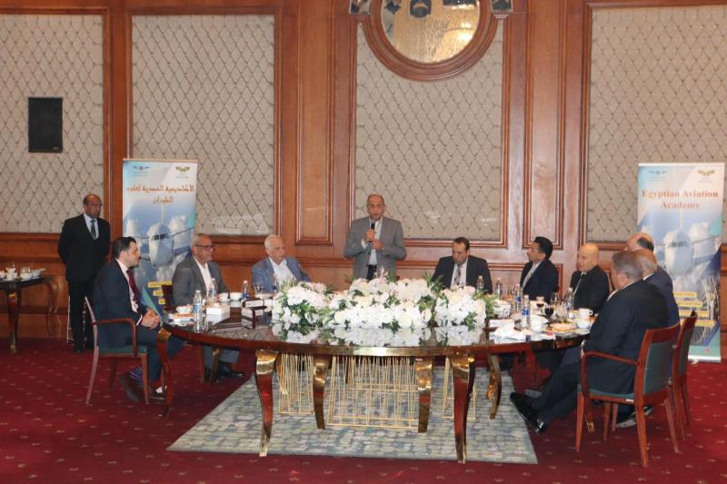 الأكاديمية المصرية لعلوم الطيران تقيم حفل إفطار جماعي للعاملين بها