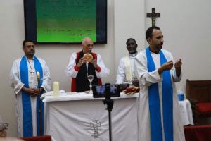 رئيس الكنيسة الأسقفية يترأس قداسًا بكنيسة الصم 
