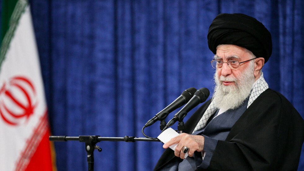 المرشد الإيراني علي خامنئي بعد بدء الهجوم على إسرائيل: ستتم معاقبة النظام الشرير