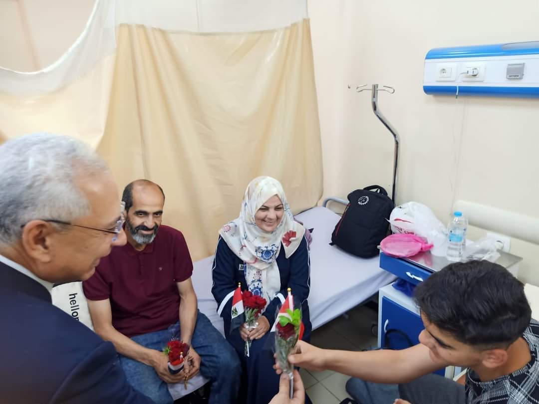 مستشفيات جامعة المنيا تستقبل الدفعة الاولى من مصابى غزه