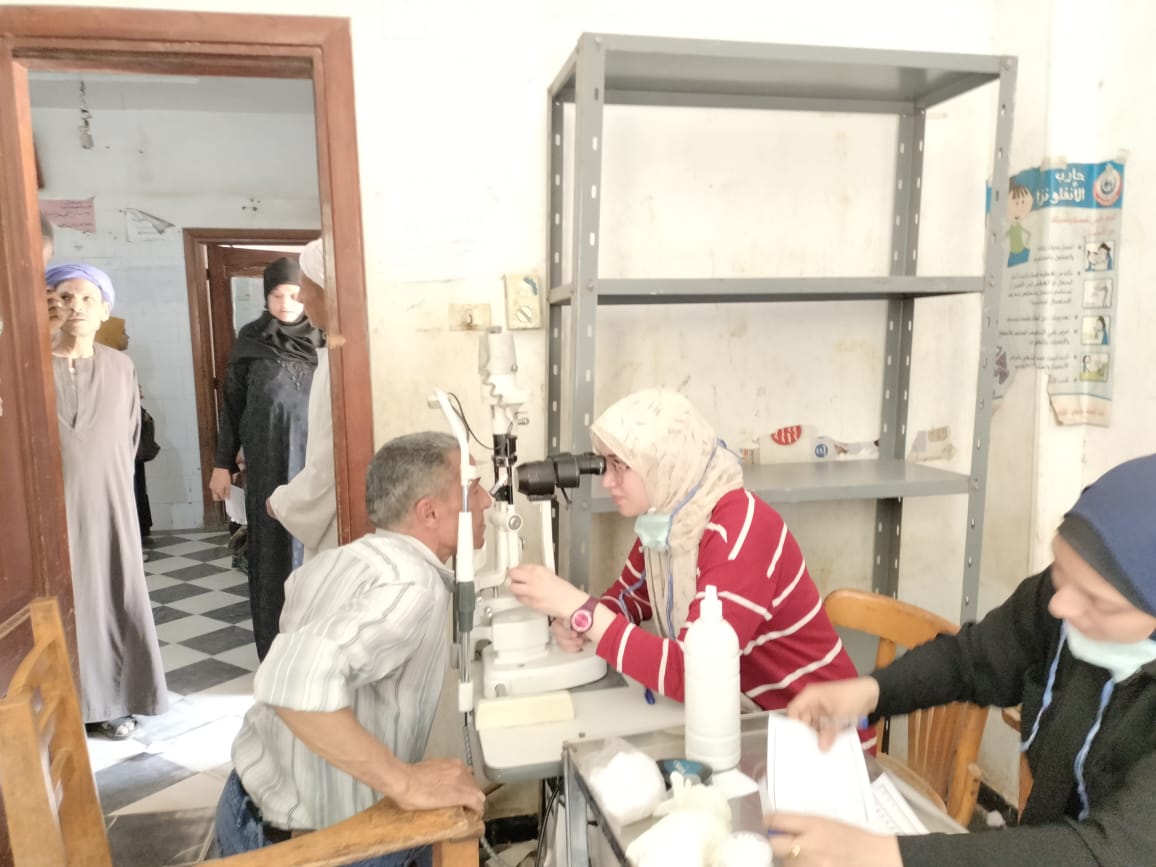 قافلة جامعة المنيا الخدمية تُوقع الكشف الطبي على 680 حالة من أهالي قرية «الناصرية» وتعقد عددًا من الندوات التوعوية