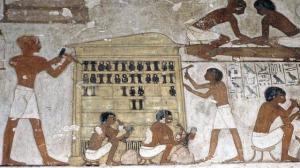 في عيد العمال..خبير أثري يكشف حكايات وأسرار العمال في عهد المصريين القدماء