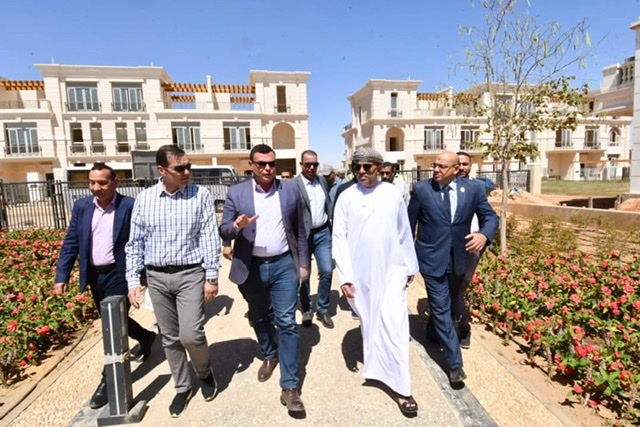 وزير الإسكان العماني يشيد بالتجربة العمرانية المصرية أثناء زيارتة لمشروعات العاصمة الإدارية 