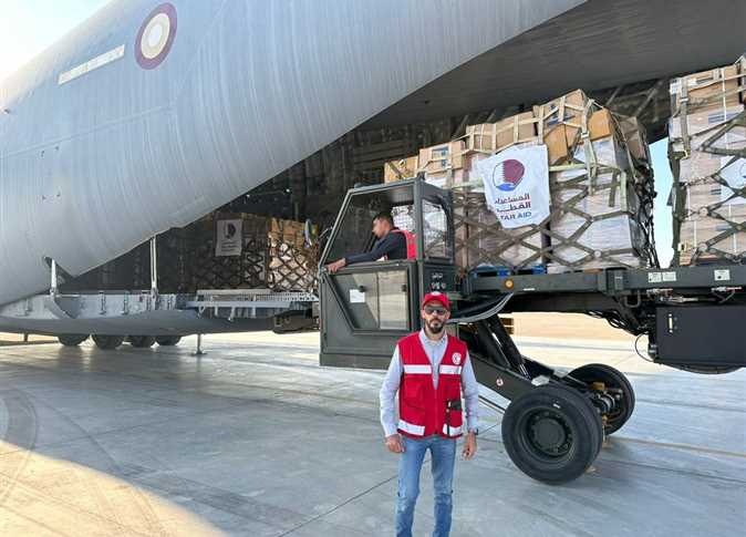مطار العريش يستقبل الطائرة الرابعة للمساعدات الإغاثية لقطاع غزة
