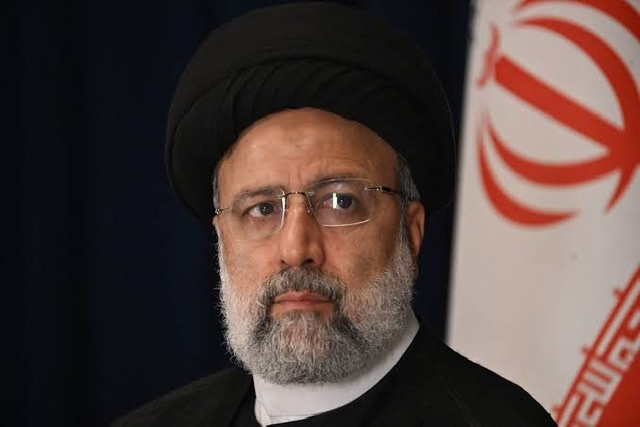 رسميا.. وفاة الرئيس الإيراني ووزير خارجيته ورفاقه في حادث تحطم الطائرة