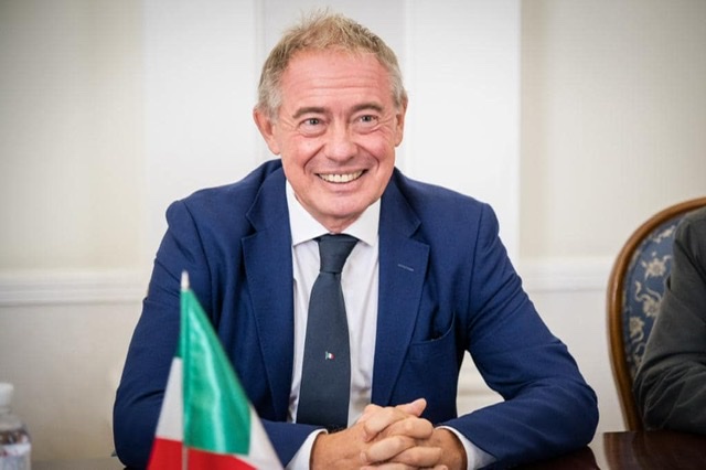 وزير الأعمال الإيطالي يزور ليبيا لبحث التعاون في مجالات  الصناعة والمواد الخام والطاقة المتجددة