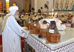 طقس إيداع الخميرة المقدسة للميرون الجديد بدير الأنبا بيشوي