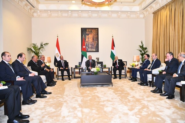 زعماء مصر والأردن وفلسطين يدعون المجتمع الدولي للضغط على إسرائيل لوقف جرائمها ضد فلسطين