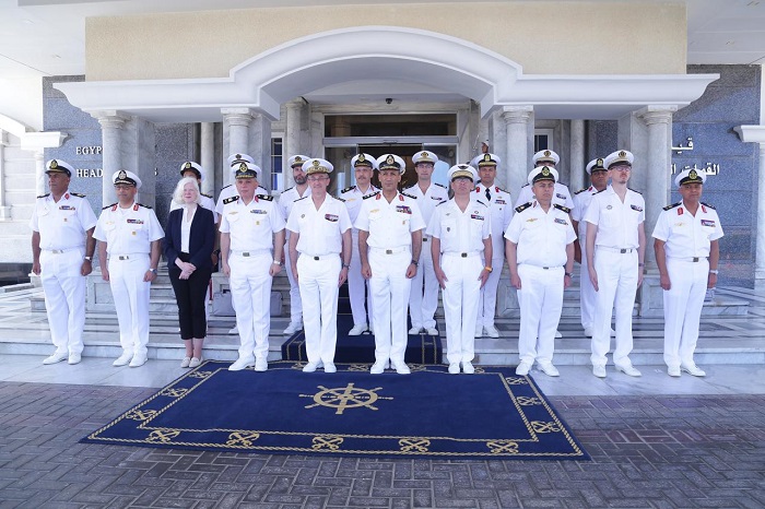 الفريق أشرف عطوة يبحث مع رئيس أركان القوات البحرية الفرنسية سبل تعزيز التعاون المشترك