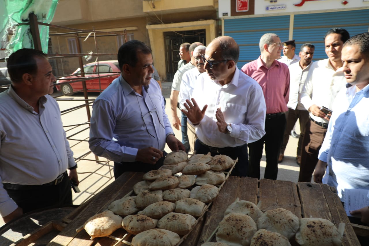 محافظ المنيا يتفقد المخابز البلدية ومطحن بني مزار لضمان جودة رغيف الخبز