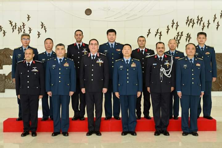 قائد القوات الجوية يبحث مع نظيره الصيني سبل تعزيز التعاون في التصنيع المشترك ونقل التكنولوجيا المتقدمة 