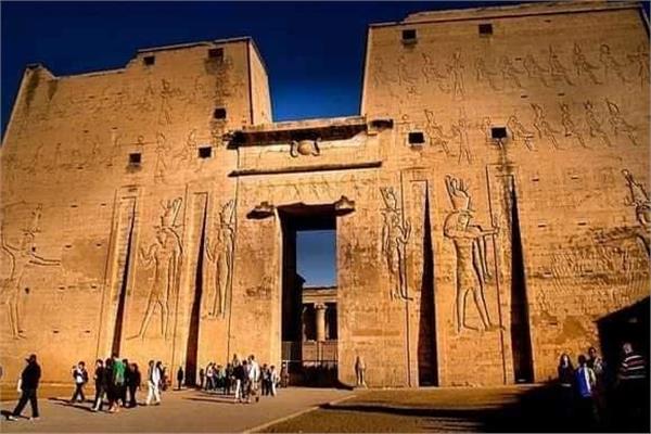 معبد إدفو أيقونة المعابد المصرية القديمة 

