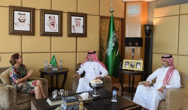 سفير السعودية بالقاهرة يستعرض العلاقات الثنائية مع نظيرته الكولومبية