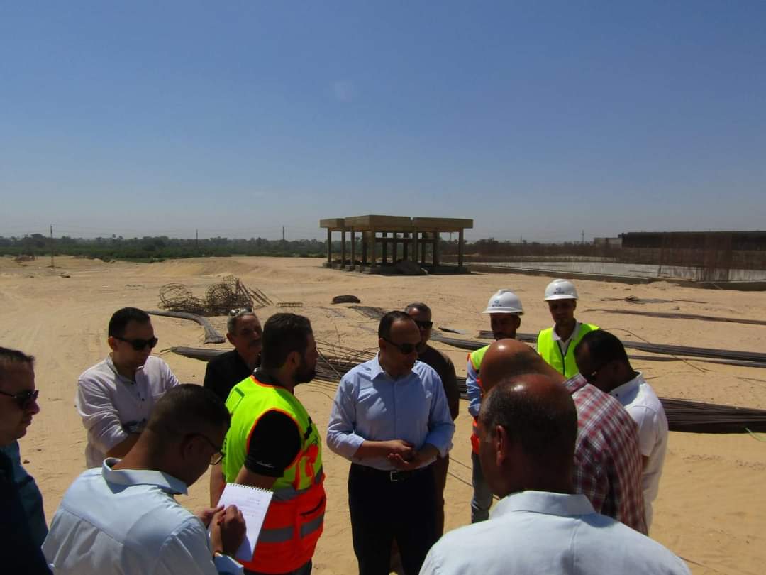 محافظ المنيا يكلف نائبه بتفقد عدد من مواقع العمل لحل مشكلات المياه والصرف ومشروعات 