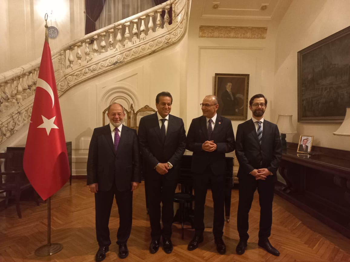سفير أنقرة بالقاهرة يستقبل مسؤولين مصريين وأتراك لتعزيز التعاون الصحي
