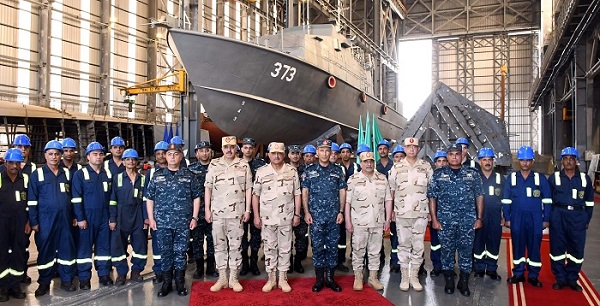 وزير الدفاع يلتقى رجال المنطقة الشمالية والقوات البحرية ويؤكد أهمية الحفاظ على أعلى درجات الجاهزية لحماية حدود مصر