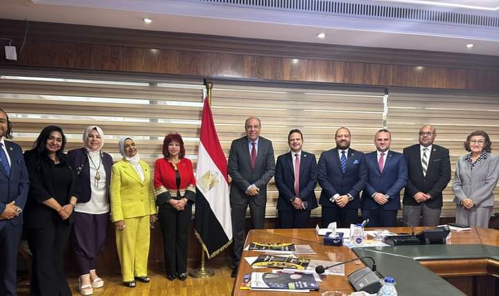 وزير الطيران يلتقي رئيس اتحاد المستثمرات العرب

لبحث أوجه التعاون في مجال الاستثمارات بقطاع الطيران