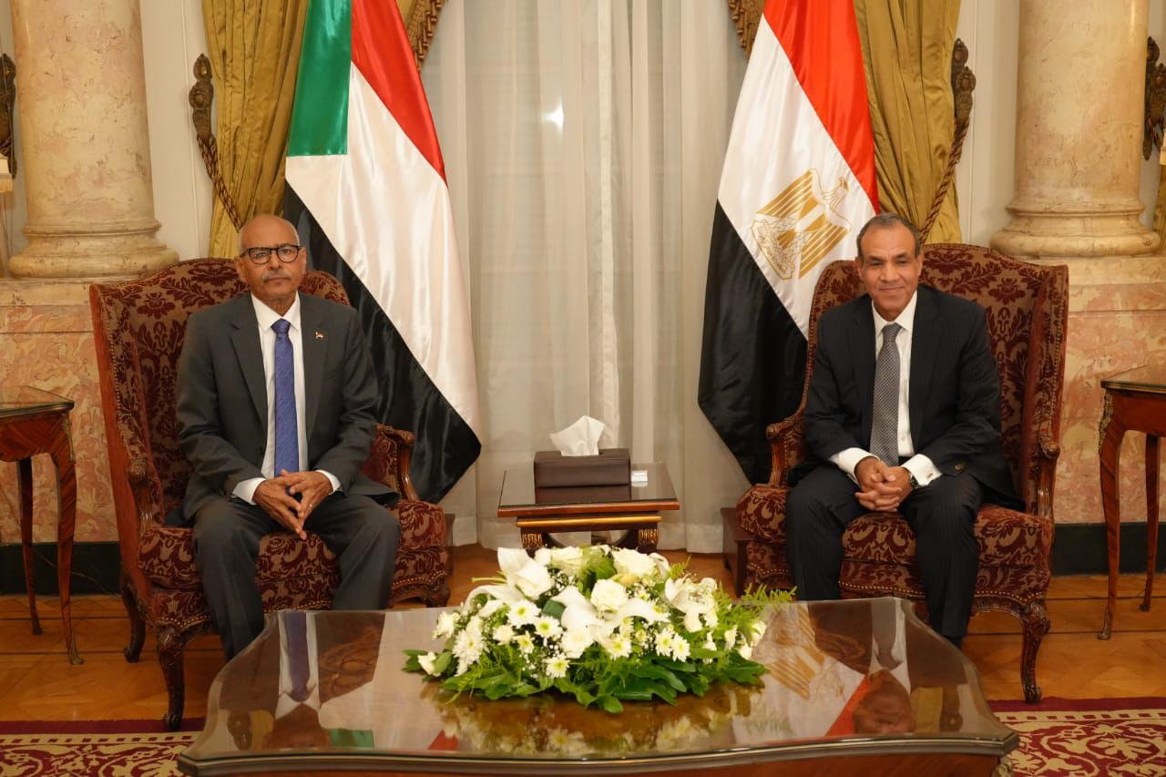 مصر والسودان تتعهدان بتعزيز التعاون الثنائي ودعم الاستقرار الإقليمي 