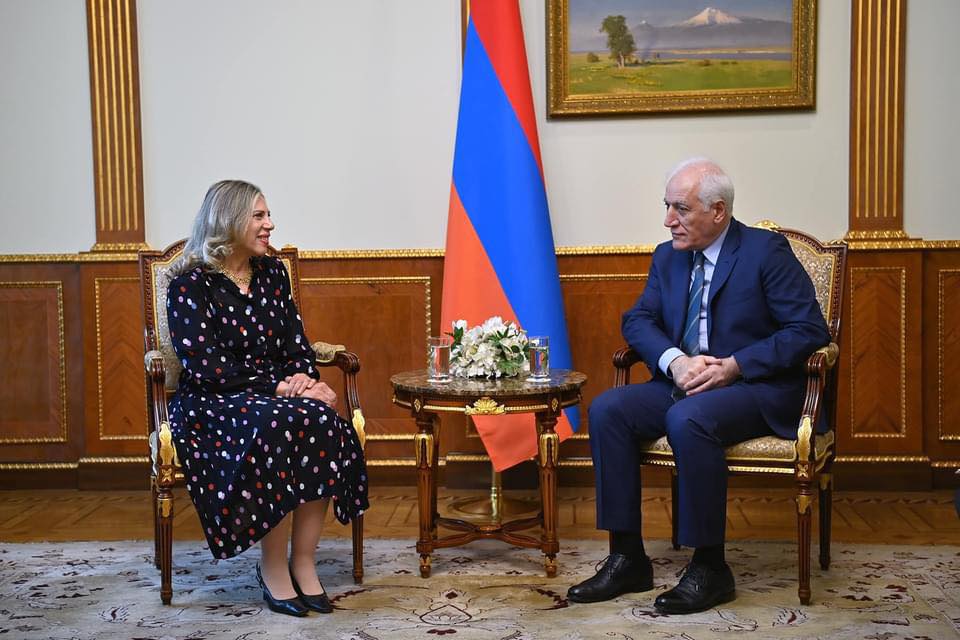 بمناسبة ذكرى ثورة 23 يوليو..  رئيس أرمينيا يستقبل سفير مصر ويشيد بالعلاقات الثنائية

