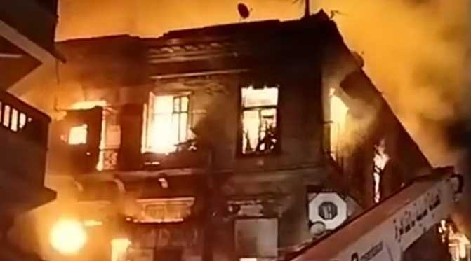محافظ القاهرة يشكل لجنة هندسية لفحص حريق عقاري العتبة

