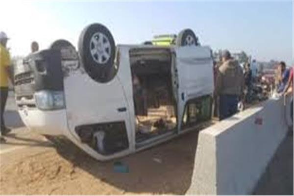 وفاة 6 اشخاص وإصابة  21 آخرين في تصادم أتوبيس وسيارة نقل بصحراوي المنيا

