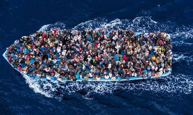 انخفاض عدد المهاجرين الوافدين إلى إيطاليا بأكثر من 60 بالمئة في النصف الأول من العام