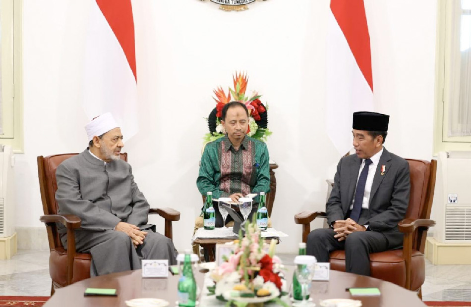 شيخ الأزهر يلتقي الرئيس الإندونيسي ويناقشان إطلاق مبادرة 