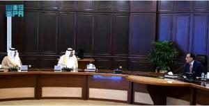 بحضور السفير الحصيني .. رئيس الوزراء يجتمع بوزير الاستثمار السعودي 





