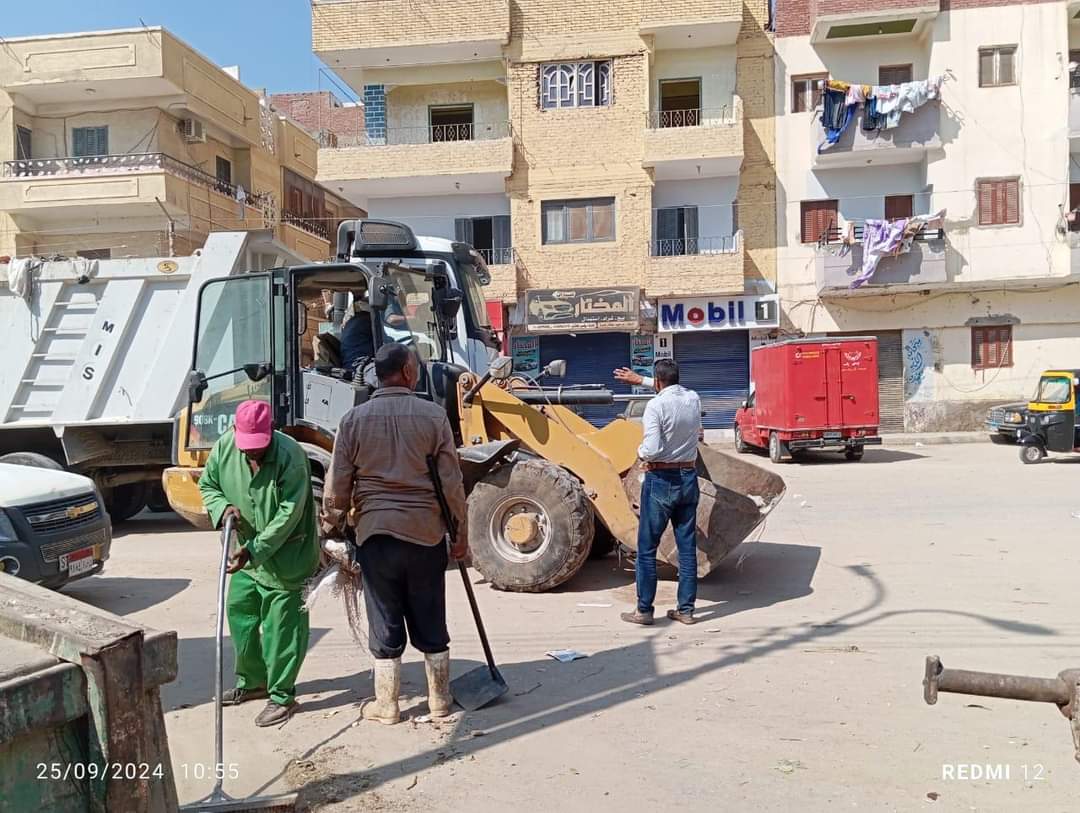 حملات مكثفة لإزالة  المخلفات الصلبة  بشوارع وقرى 7 مراكز بالمنيا