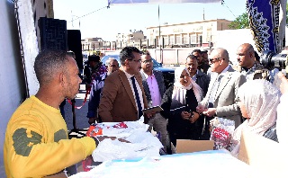 استمرارًا لمبادرة أسواق اليوم الواحد.. محافظ الأقصر يفتتح سوق اليوم الواحد ببندر الأقصر