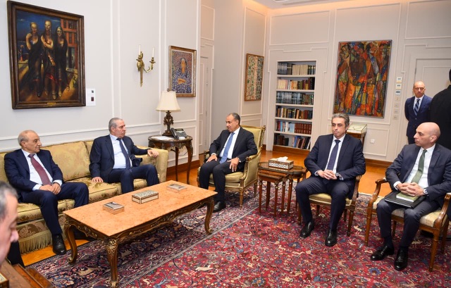 وزير الخارجية يستقبل وفدًا فلسطينيًا ويؤكد ثوابت الموقف المصري الداعم للقضية الفلسطينية