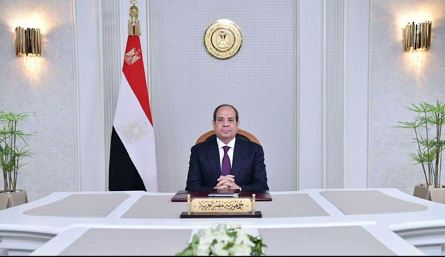 المفتي يهنئ الرئيس السيسي والشعب المصري والأمتين العربية والإسلامية بحلول عيد الفطر المبارك