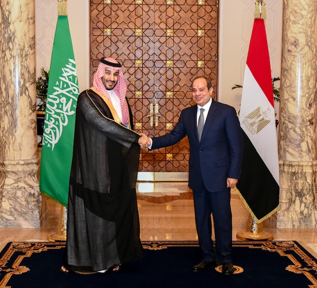 ولي العهد السعودي يبعث برقية شكر إلى الرئيس السيسي عقب مغادرته القاهرة