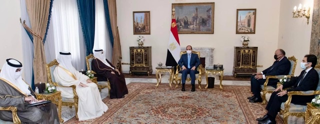 السيسي ومستشار ملك البحرين يبحثان آخر تطورات الأوضاع الإقليمية